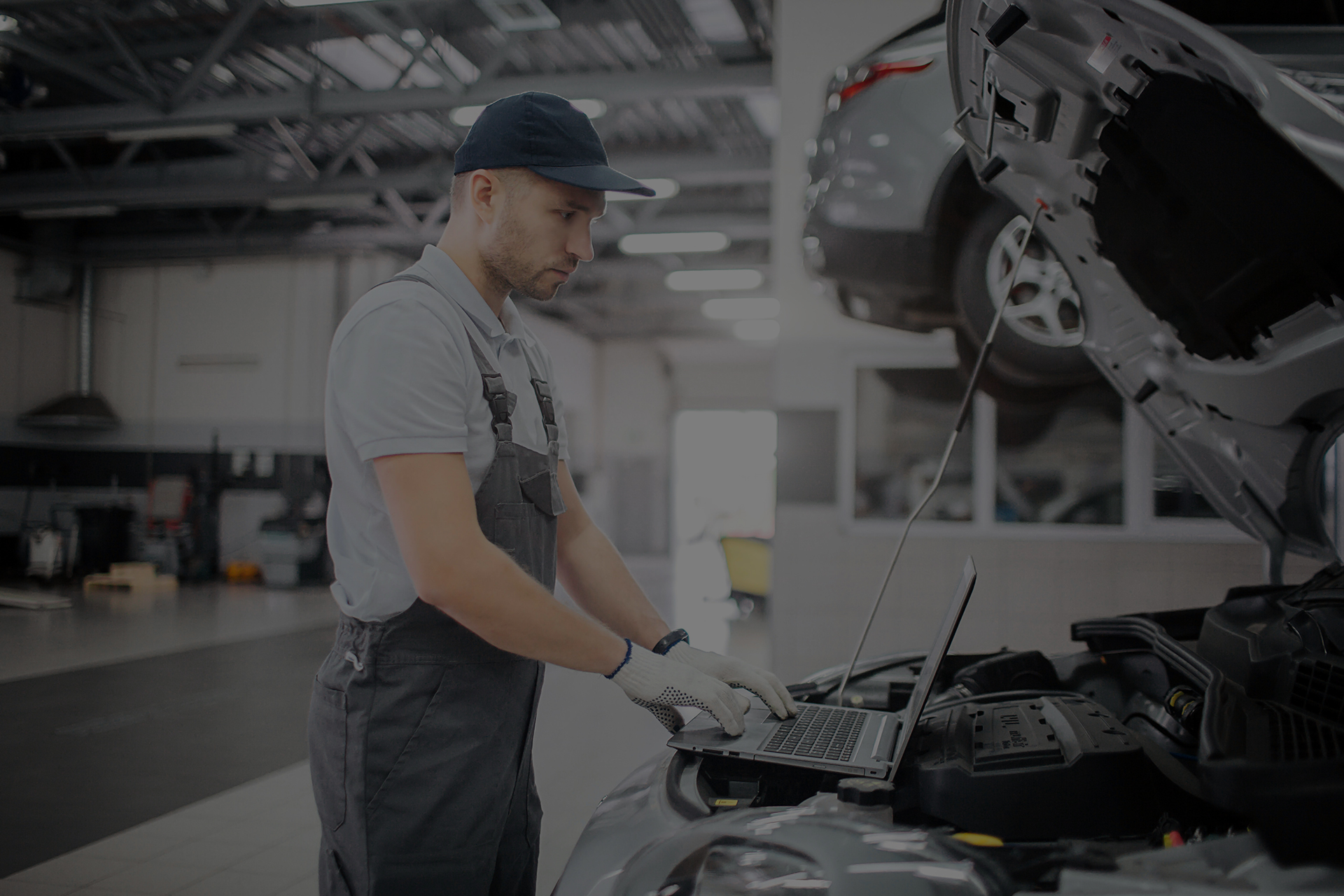 AutoRepair 는  Benz · BMW · Volkswagen 등 공식서비스에서의 수년간 근무를 바탕으로<br>풍부한 경험과 정비지식을 보유한 Technician으로 보다 정확한 진단 · 정비를 제공하고 있습니다.|AutoRepair 